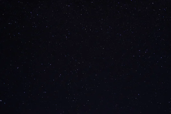 北半球の夜空 様々な宇宙の天体や星座 星は小さな明るい光のようです デスクトップ上のスペースの背景 スクリーンセーバー — ストック写真