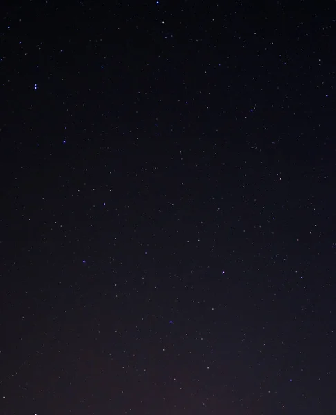 北半球的夜空星光灿烂 各种宇宙的物体和星座 星星就像小而明亮的灯 桌面上的空间背景 屏幕保护程序 — 图库照片