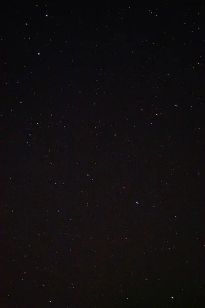 北半球的夜空星光灿烂 各种宇宙的物体和星座 星星就像小而明亮的灯 桌面上的空间背景 屏幕保护程序 — 图库照片