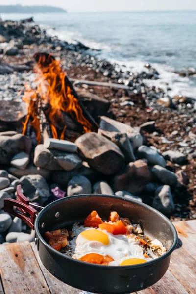 Fry Eggs Gas Burner Background Fire Sea Waves Delicious Healthy — Stock Photo, Image