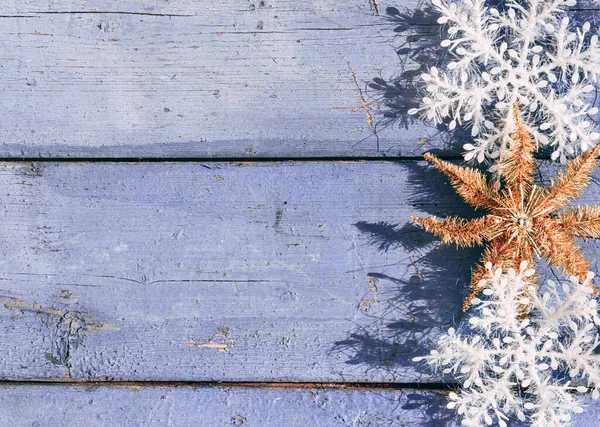 Prachtige Paarse Kerst Horizontale Achtergrond Met Witte Sneeuwvlokken Gouden Glanzende — Stockfoto