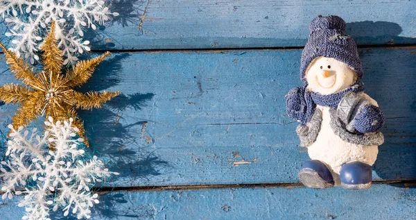 Прекрасний Синій Різдвяний Прапор Сніговиком Білими Сніжинками Золотою Блискучою Зіркою — стокове фото