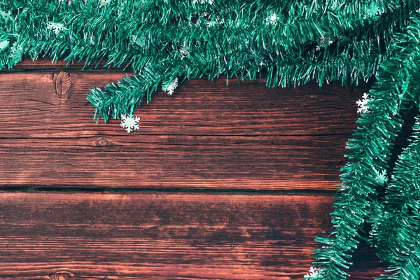 Błyszczące Zielone Światełko Drewnianym Stole Piękne Tło Świąteczne Dużo Wolnego — Zdjęcie stockowe