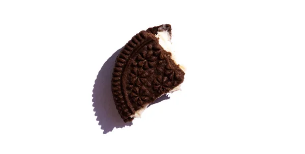 Schokoladenbröselige Kekse Auf Weißem Hintergrund Isolieren Sie Ein Drittel Der — Stockfoto