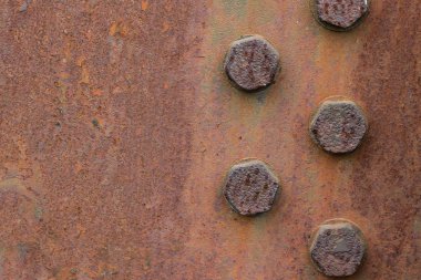 Cıvataile paslı metal plaka dokusu. Kopyalama alanı.