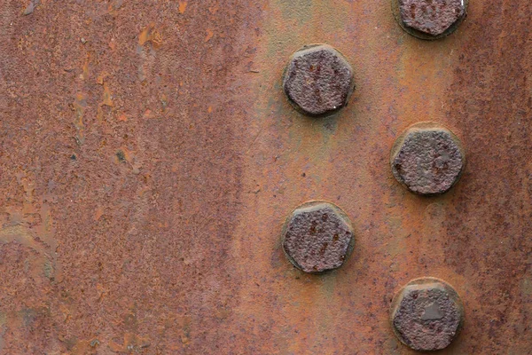 Textura de placa metálica oxidada con pernos. Copiar espacio . — Foto de Stock