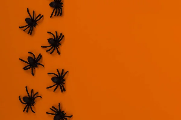 Conceito Decorações Halloween Halloween Com Aranhas Fundo Laranja Flat Lay — Fotografia de Stock