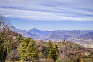 Alpler ve Bergamo panoramik görünümü, Italya