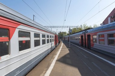 İstasyonda elektrikli tren. Moskova, Rusya Federasyonu.