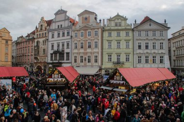 Çek Cumhuriyeti, Prag - 25 Aralık 2017: içinde belgili tanımlık Noel çarşı Prag. Noel kutlamaları. Prag, 25 Aralık 2017