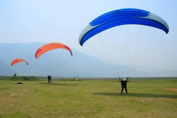 Pokhara Nepal Abril 2014 Parapente Sobre Himalaya — Foto de Stock