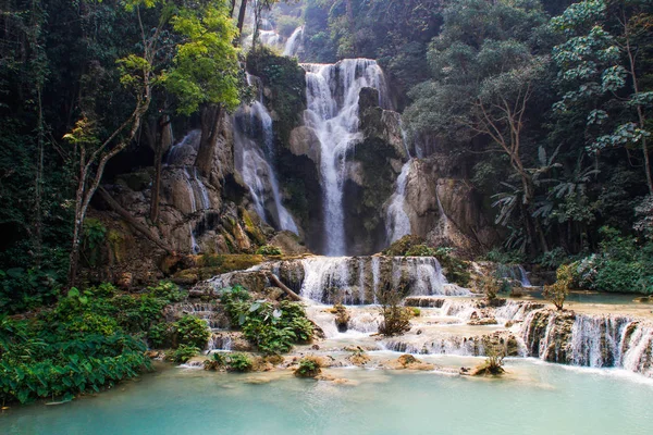 Krásná Cool Vodopád Kuang Azure Barevné Poblíž Luang Prabang Laos — Stock fotografie