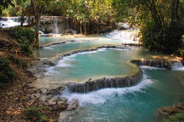 Schöner Und Kühler Azurfarbener Kuang Wasserfall Der Nähe Von Luang — Stockfoto