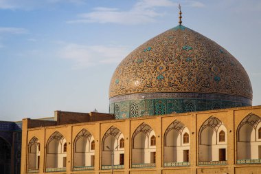 Isfahan, Iran - 11, 2017:Mosque Isfahan mavi olabilir. Geleneksel süs eşyaları ve dekorasyonlar. İran