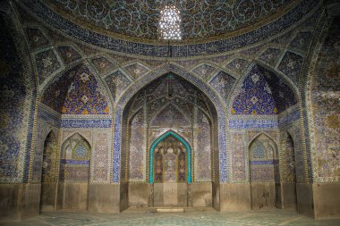 Isfahan, Iran - 11, 2017:Mosque Isfahan mavi olabilir. Geleneksel süs eşyaları ve dekorasyonlar. İran