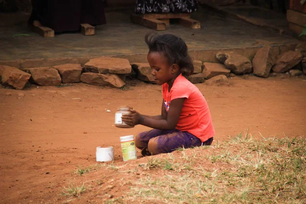 Кампала Уганда Января 2015 Африканские Сельские Дети Играют Возле Своих — стоковое фото