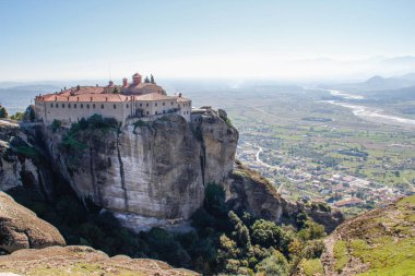 Kayalık Tapınağı Hıristiyan Ortodoks Meteora kompleksinin bir Kuzey Yunanistan ana konumlar ve yüksek kayaların üzerinde yer alan ve ülkenin en eski tapınak biridir.