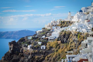 Ege Denizi - Dünya'nın en romantik Adası arka planı mavi çatı beyaz şehir panoramik manzaralı