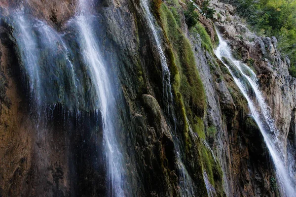 Главной Природной Достопримечательностью Хорватии Являются Плитвицкие Озера Каскадами Водопадов Изумрудная — стоковое фото