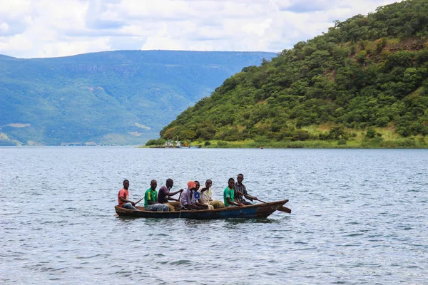 赞比亚 Mpu Lungu 2015年3月23日 渔船在坦噶尼喀湖上航行 — 图库照片