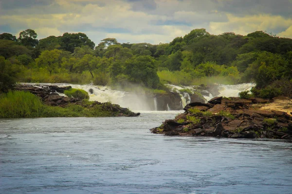 鲜为人知的美丽瀑布在赞比亚西部的赞比西河上 靠近锡奥马市 距离维多利亚瀑布上游几百公里 — 图库照片