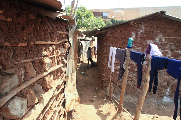 Кібера Найробі Кенія Лютого 2015 Clothes Сушіння Тросах Трущобах Найробі — стокове фото