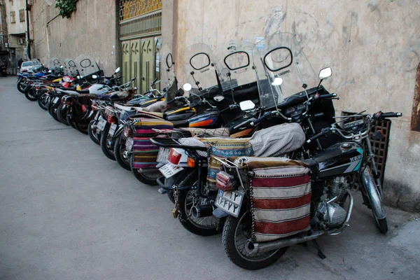 Ett Antal Motorcyklar Med Väskor — Stockfoto