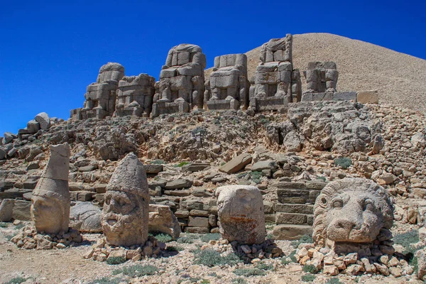 Ancient Stone Sculptures Kings Animals Mount Nemrut Nemrut Dag Monumental — Stock Photo, Image