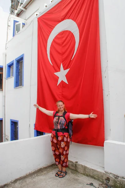 Istanbul Turkiet Juni 2017 Vit Ung Flicka Turist Röda Kläder — Stockfoto