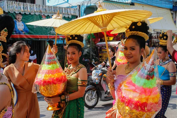 Ayutthaya Thailand Mars 2018 Vigseln Gatan Unga Attraktiva Kvinnor Traditionella — Stockfoto