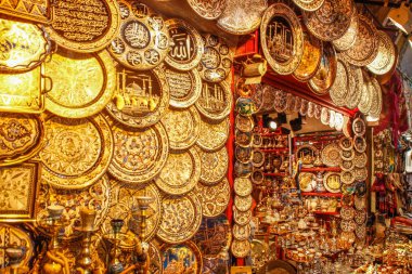 Istanbul, Türkiye - 23 Haziran 2017: güzel dekoratif Hediyelik eşya plakaları Istanbul piyasada (bazaar)