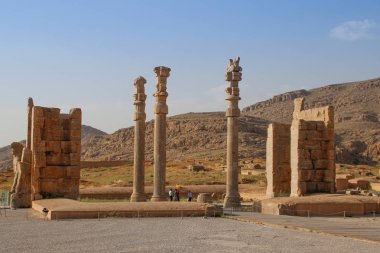 Persepolis, Iran - 15 Mayıs 2017: Duvarları Persia eski başkenti. Persepolis Ahameniş krallığının başkenti olduğunu. Iran görme. Antik Pers. Kısma eski binaların duvarları üzerinde.