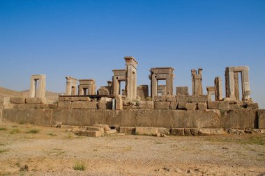  Persia eski başkenti duvarlarını. Persepolis Ahameniş krallığının başkenti olduğunu. Iran görme. Antik Pers. Kısma eski binaların duvarları üzerinde.