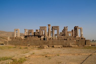 Persia eski başkenti duvarlarını. Persepolis Ahameniş krallığının başkenti olduğunu. Iran görme. Antik Pers. Kısma eski binaların duvarları üzerinde.
