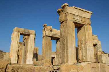 Persia eski başkenti duvarlarını. Persepolis Ahameniş krallığının başkenti olduğunu. Iran görme. Antik Pers. Kısma eski binaların duvarları üzerinde.