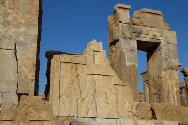 Persia eski başkenti duvarlarını. Persepolis Ahameniş krallığının başkenti olduğunu. Iran görme. Antik Pers. Kısma eski binaların duvarları üzerinde.