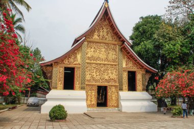 Luang Prabang, Laos - 3 Mart 2016: Luang Prabang Ulusal Müzesi ve Haw Kham Tapınağı Laos şehrin ana konumlar vardır