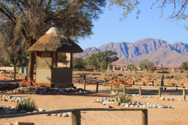 Sesriem, Namibya - 23 Nisan 2015: Sossusvlei Milli Parkı topraklarında kamp. Afrika.