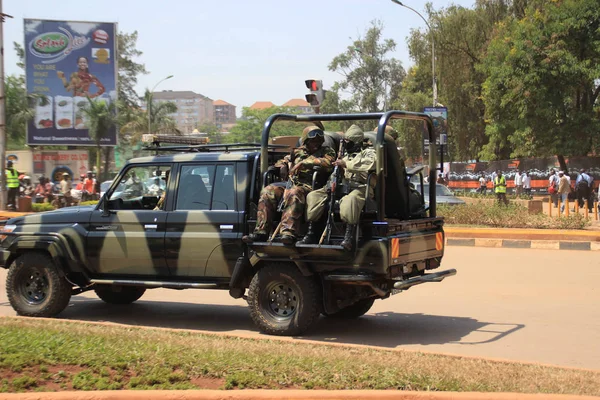 Kampala Uganda Januari 2015 Militärt Fordon Med Militären Med Maskingevär — Stockfoto