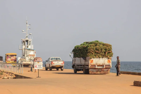 Kampala Uganda Februari 2015 Transport Bananer Lastbil Hamnen Jinja — Stockfoto