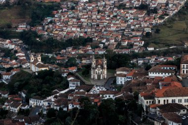  The Church Nossa Senhora das Merces, Brezilya 'nın Ouro Preto şehrinde bulunan bir Rococo Katolik kilisesidir. Brezilyalı mimar ve heykeltıraş Lisboa tarafından tasarlandı. Aleijadinho olarak da bilinir. Ouro Preto, Brezilya