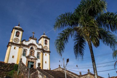  The Church Nossa Senhora das Merces, Brezilya 'nın Ouro Preto şehrinde bulunan bir Rococo Katolik kilisesidir. Brezilyalı mimar ve heykeltıraş Lisboa tarafından tasarlandı. Aleijadinho olarak da bilinir. Ouro Preto, Brezilya