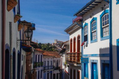 Ouro Preto, Brezilya - 3 Temmuz 2019: Brezilya 'da sömürge mimarisi ve kiliseleri olan güzel bir şehir. Minas Gerais eyaletinin başkenti Unesco tarafından Dünya Mirası olarak belirlendi.