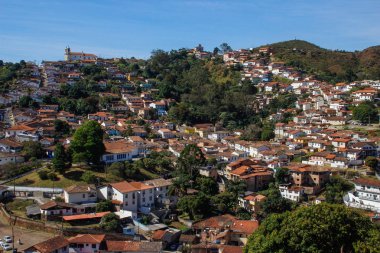 Ouro Preto, Brezilya - 3 Temmuz 2019: Brezilya 'da sömürge mimarisi ve kiliseleri olan güzel bir şehir. Minas Gerais eyaletinin başkenti Unesco tarafından Dünya Mirası olarak belirlendi.