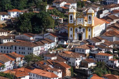 Ouro Preto, Brezilya - 3 Temmuz 2019: Brezilya 'da sömürge mimarisi ve kiliseleri olan güzel bir şehir. Minas Gerais eyaletinin başkenti Unesco tarafından Dünya Mirası olarak belirlendi.