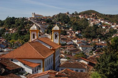  Brezilya 'da sömürge Portekiz mimarisi ve kiliseleri olan güzel bir şehir. Minas Gerais eyaletinin başkenti Unesco tarafından Dünya Mirası olarak belirlendi. Ouro Preto, Brezilya 