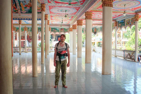 2016年3月1日 老挝万象 美丽的富丽堂皇的金佛寺 带有佛像 花朵和装饰 — 图库照片