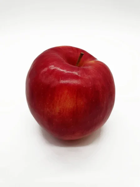 Pomme Rouge Libérée Sur Fond Blanc — Photo