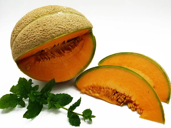 Saftig Melon Släppt Vit Bakgrund — Stockfoto