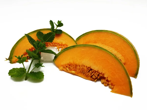 Saftig Melon Släppt Vit Bakgrund — Stockfoto